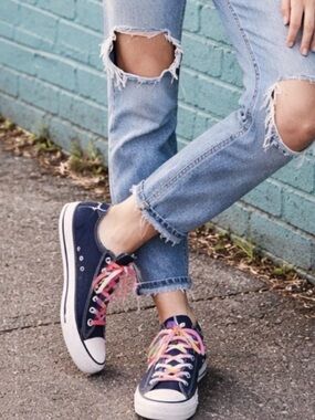 Converse Chuck Taylor All Star Low Navy Women’s Size 8 colorful laces